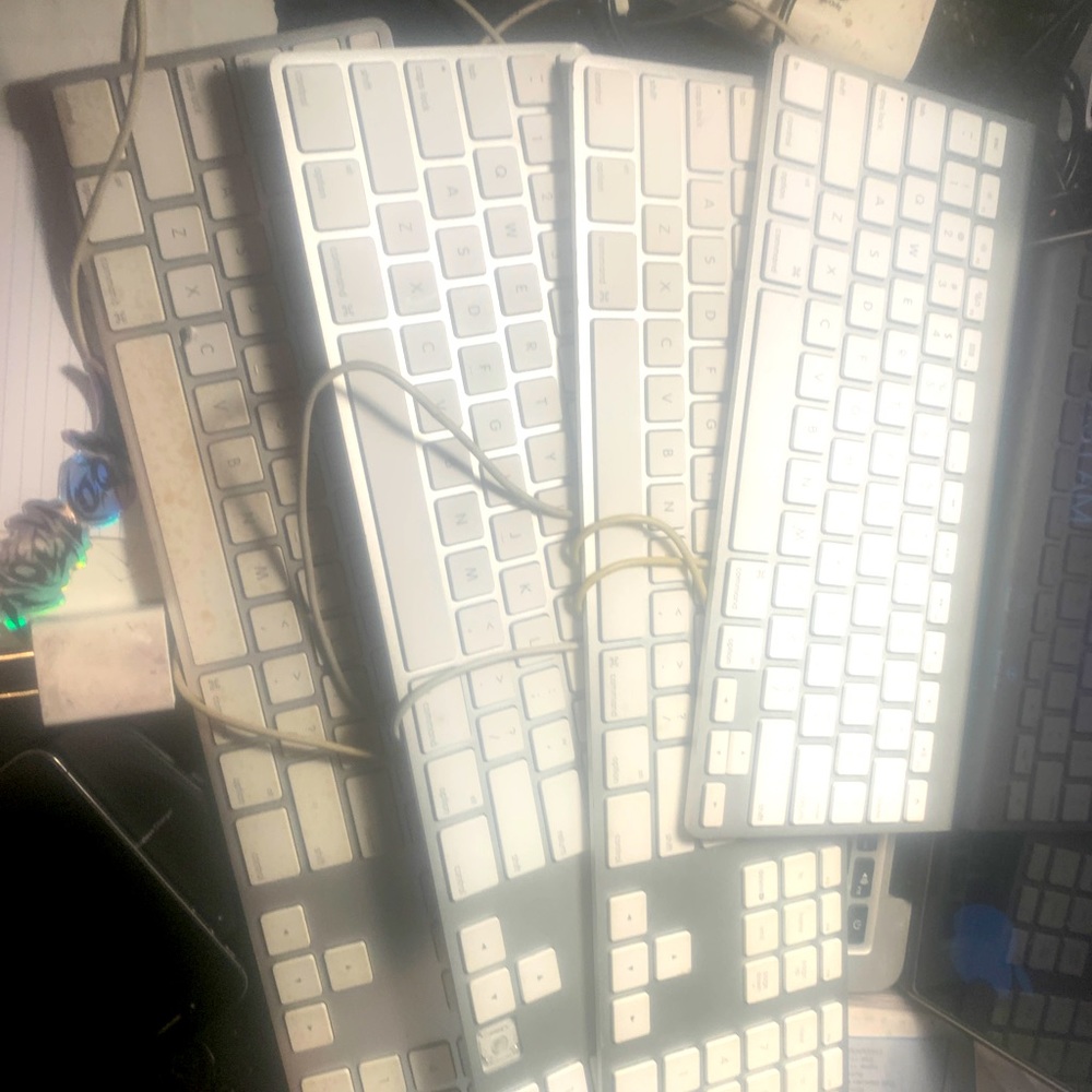 Apple full-size aluminum Keyboard lot  of 4 three that are wired & one wireless